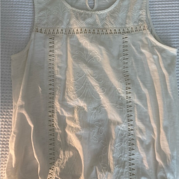 DEMOCRACY WOMEN’S WHITE SLEEVELESS  EMBROIDERED TOP - Picture 6 of 9